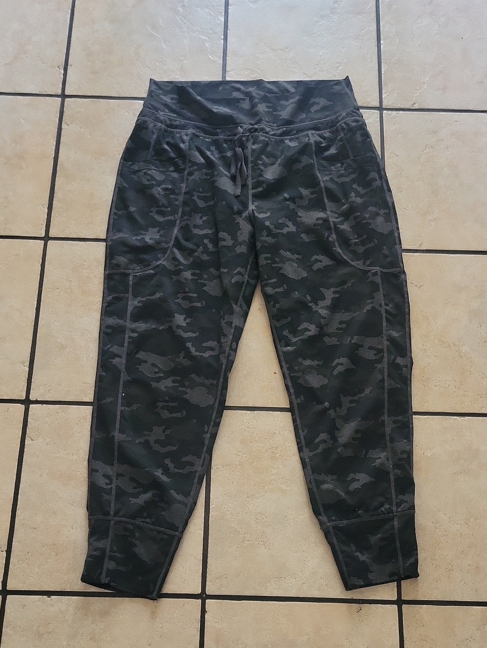 Fabletics Black & Green Camo Jogger Pants